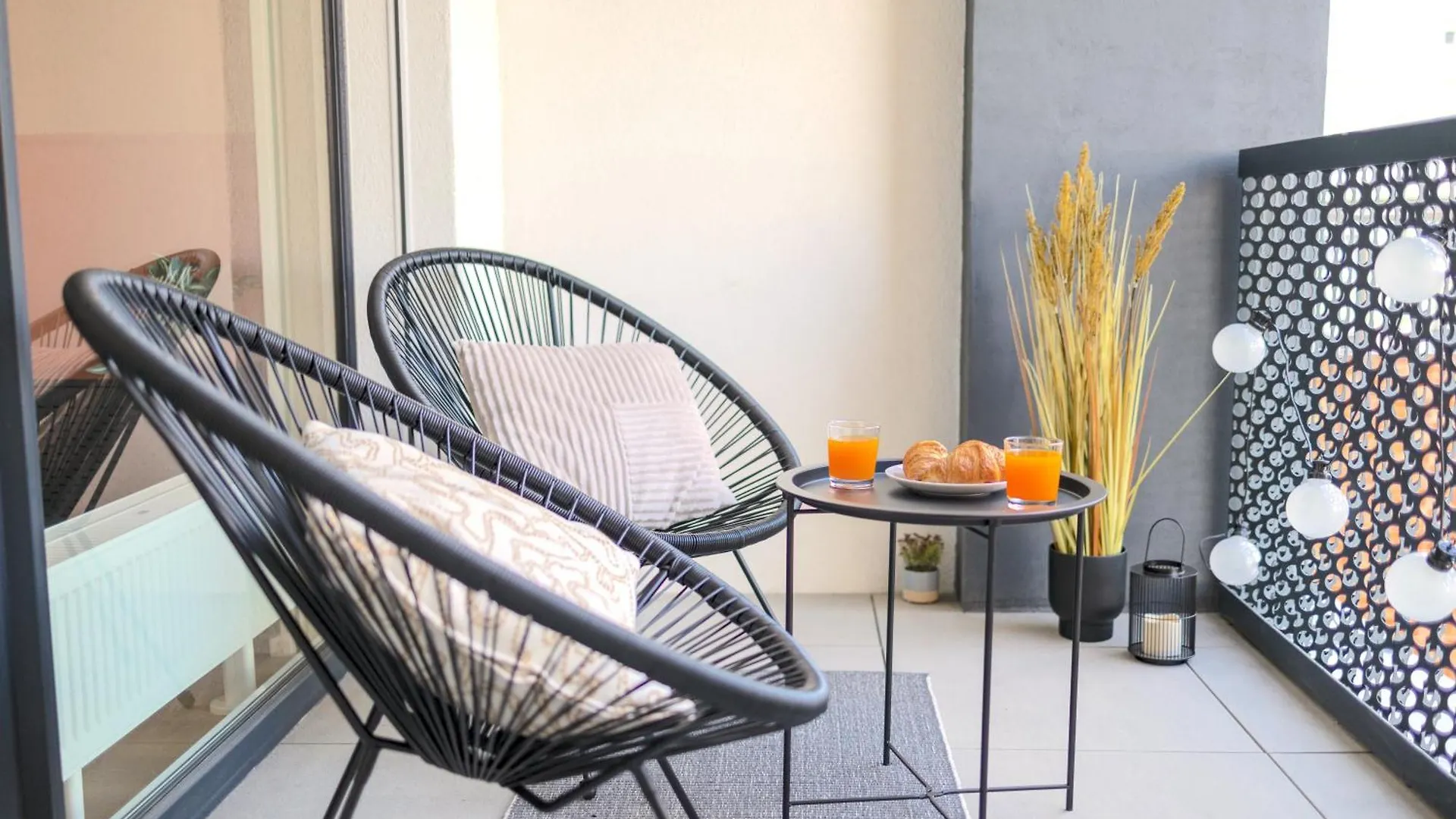 Design Apartment - Balcony, Free Parking, Yoga, 10 Mins To Center, By Gravity Prague Czech Republic
